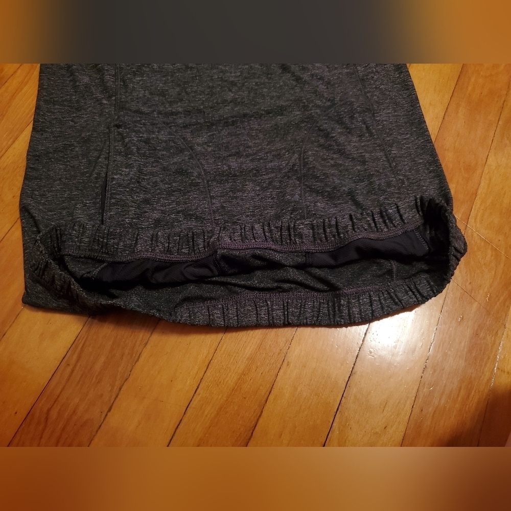 Lululemon Pace Pusher 1/2 zip Pullover. Black and dark grey. Size 6. - Picture 10 of 12